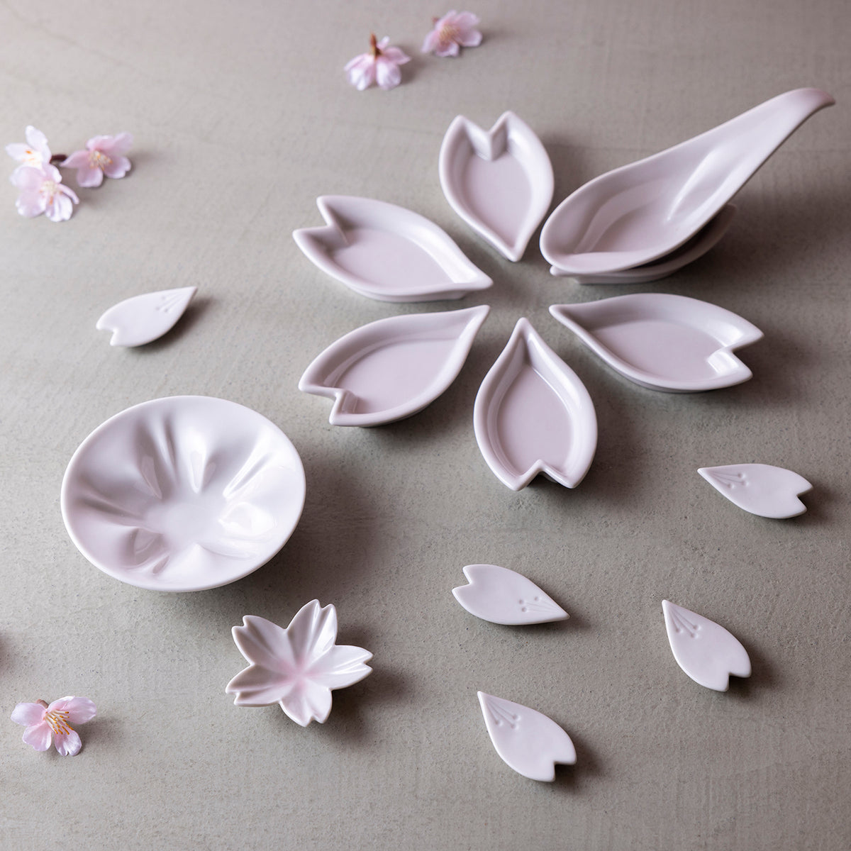 hiracle Sakura Porcelain Renge Spoon and Petal Plate Set